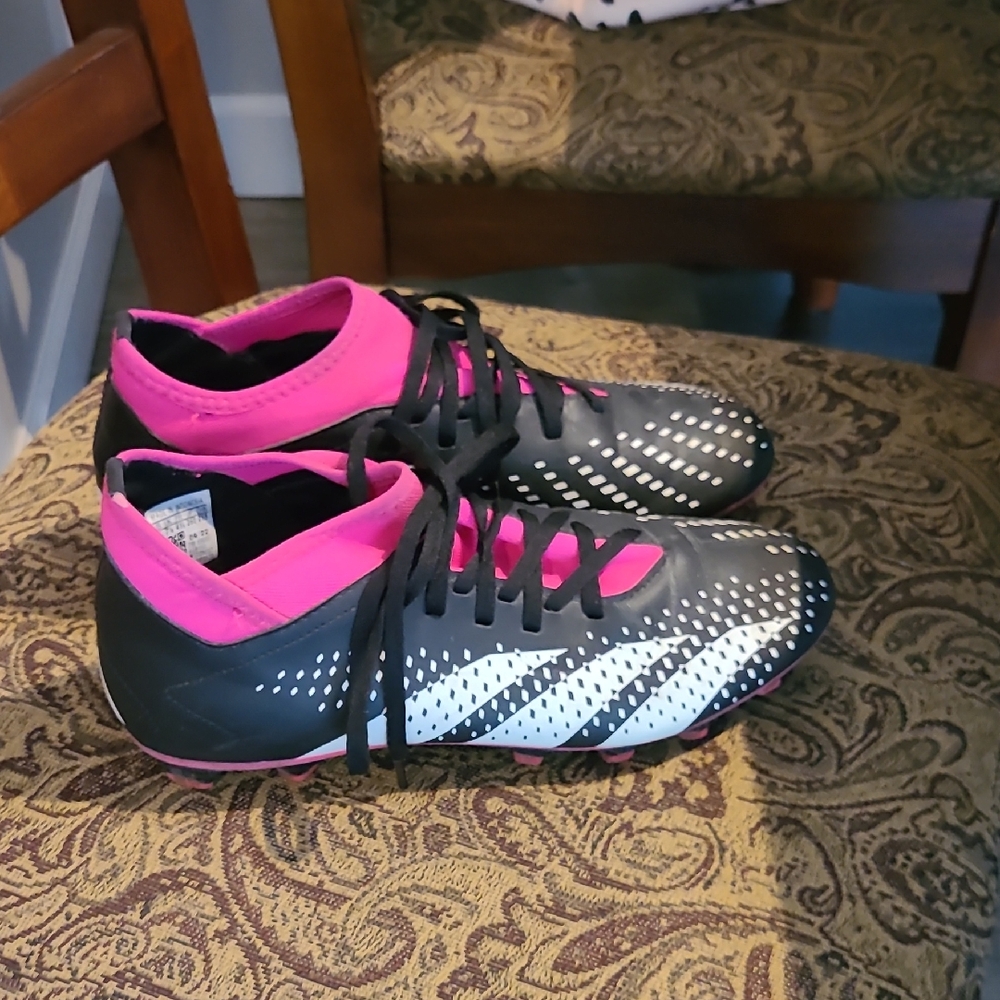 Womens size 8 Predator soccer cleats
